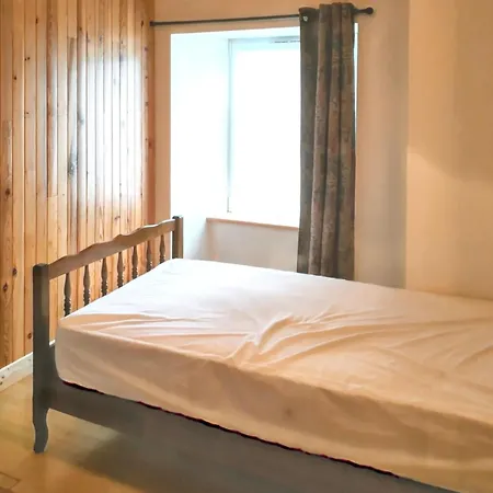 Hébergement de vacances Maison De 4 Avec Vue Sur Le Et Terrasse Amenagee A Genes Champespe Saint-Genès-Champespe